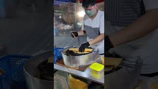 传说中的煎饼果子vs手抓饼，哪个更好吃？今天去pasar malam 买 传说中的煎饼果子还有手抓饼#perak #怡保 #ipoh #打卡 #热门 #煎饼果子  #夜市