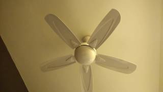 Elmark EMD-28 White 36 inch(?) ceiling fan in a hotel room in Malaysia