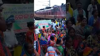 Kudumi caste jati ra lokamane caste badala(change) kariba pain strike karichanti at BhanjpurStation