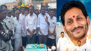 తలుపుల: మాజీ ముఖ్యమంత్రి జన్మదిన వేడుకలలో మాట్లాడుతున్న వైసీపీ నేత వజ్ర భాస్కర్ రెడ్డి