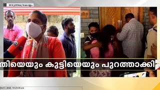 കൊല്ലത്ത് യുവതിയെയും കുഞ്ഞിനെയും ഭർതൃവീട്ടുകാർ ഇറക്കിവിട്ടു