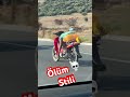 motosiklet ile bu nasıl bir sürüş stili kaza motosiklet sürüş ölüm trafik kamyon çekici