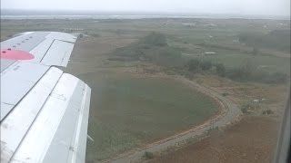 石垣空港へ白保の珊瑚礁経由で着陸：飛行機からの眺め（機窓）aerial view of okinawa japan