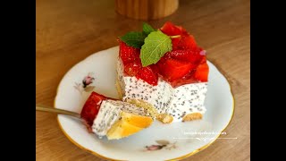 A light dessert with strawberries and jelly, quick and simple, perfect for hot weather