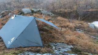 Backpacking in autumn with an open shelter, -NORTENT Bivuakk.