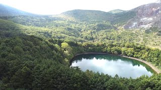 桶沼と一切経山　空撮