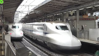 東海道新幹線名古屋駅を出発する下りN700系のぞみと到着する上りN700系ひかり