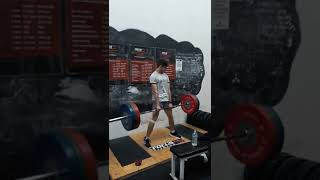 145lb deadlifts 130kg with mediocre form at 15