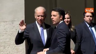 BIDEN A ROMA, I SALUTI CALOROSI CON RENZI