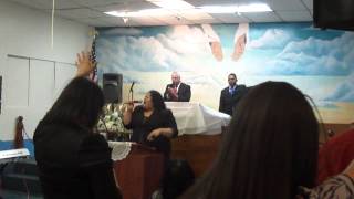 CECE AVILEZ SINGING LET IT RAIN- IGLESIA REHOBOTH WILLIAMSBURG