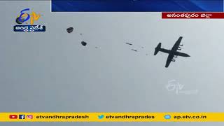 Soldiers Perform Skydiving \u0026 Para Jumping @ Andhra - Karnataka Border | సరిహద్దులో సైనిక విన్యాసాలు