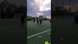 Anlaufen und schnelle Pässe im Rondell / Rondo beim Fussball Training unserer Frauen, #shorts