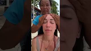Masaje callejero en una playa de Filipinas 🇵🇭 #masaje #massage #relaxing #beach #short