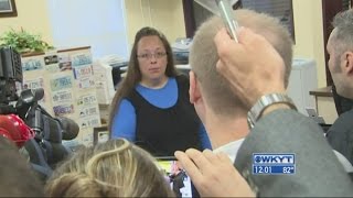 Supporters, protesters rally outside office of Rowan County Clerk Kim Davis