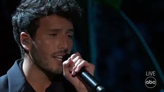 Oscar 2022: Sebastián Yatra emocionó con su presentación del sencillo “Dos oruguitas”