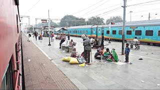 Rare Overtake: Agra Cantt Intercity Express overtakes JammuTavi Humsafar Express at Mathura Junction