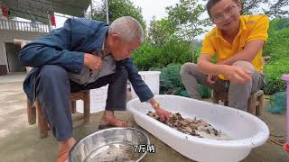 老公今天收获7斤3两鳝鱼，4斤龙虾🦞，卖了300块#vlog #农村生活 #农村 #记录真实生活 #日常