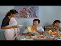 Dr Rajkumar Eating Breakfast At Gayathri House - Ade kannu kannada movie part-2
