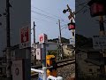 鉄道　列車　踏切　福塩線　105系末期色2両編成ワンマン列車　福山駅→府中駅行　 待ち構え方向間違い