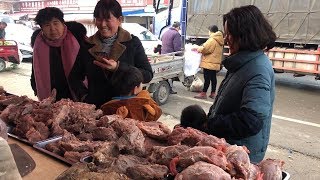 农村婆婆过生日，清香美琴俩进城买食材，猪肉牛肉先花好几百