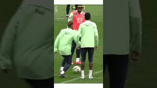 Neymar & Vinicius Jr share a joke in Brazil training