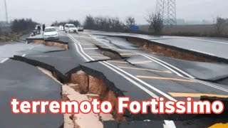 Ultime notizie: un forte terremoto ha scosso l'Italia questo mercoledì sera, grande paura