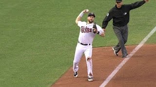 MIL@MIN: Plouffe snags the grounder near foul line