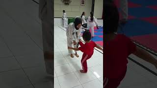 Ketika Dedek Diajari Cara Tendang Kick Target Taekondo Sma Teteh Cantik. Aku Bsa Pake Punggung Kaki🥋