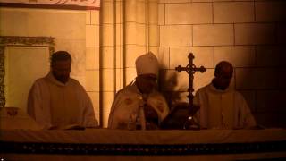 Bénédiction par le Saint Myron - Mgr Maroun Nasser Gemayel - ND Liban à Paris