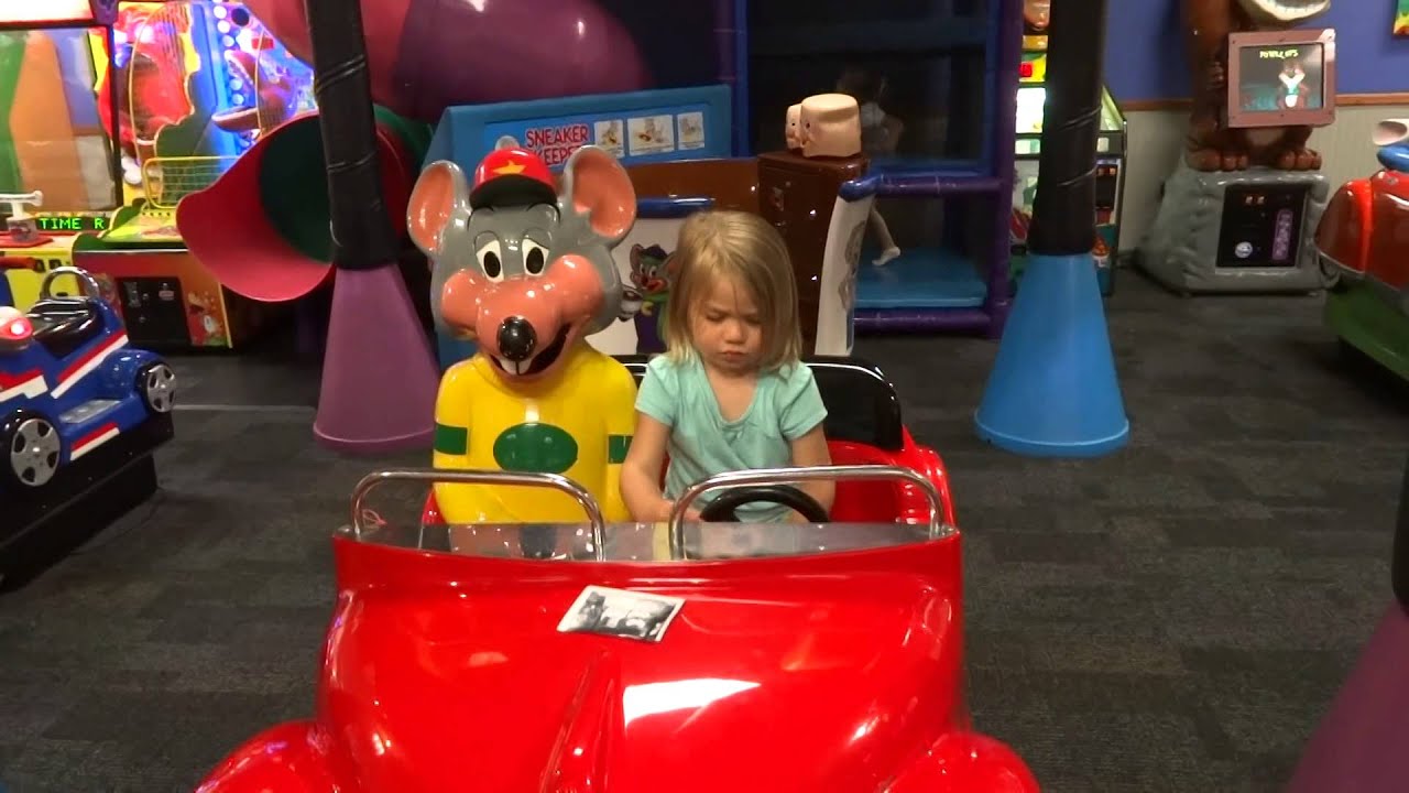 BELLA RIDES IN A CAR WITH CHUCK E. CHEESE!! - YouTube