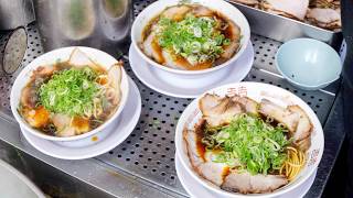A Popular Raman shop run by a tough 68-year-old boss! Never-ending queue!丨THE BEST Ramen in Osaka