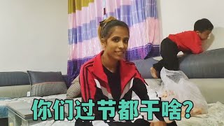 带巴铁媳妇参观工厂，被中国女人震撼：她们居然能工作！