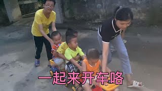 小煜哥哥带着小煜和小伙伴们一起开车玩，宝妈秒变孩子王，太嗨了【小煜煜和妈妈】