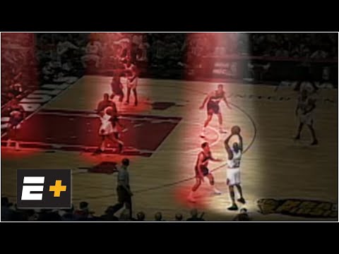 What is triangle offense NBA?