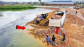 SHANTUI Bulldozer's Remarkable Skill Technique Recovers Dump Truck Trapped in Lake