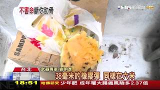 香港佔中／佔中僵持！港警備橡膠彈　近距射恐斷骨