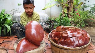 Chef Seyhak: Yummy beef liver cook and invite mother to taste