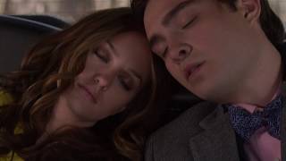 Chuck and Blair wake up holding hands in the limo Gossip Girl 2x22