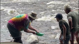 Can We Find Gold in The Raging Swift River? #goldprospecting #goldpanning