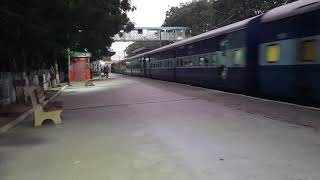 12592/ Yeswantpur-Gorakhpur exp hauled by an EMD