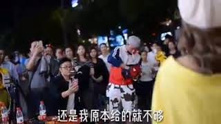 街头演唱也是可以很撕心裂肺