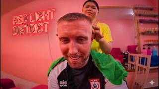 I Walked through The RED LIGHT DISTRICT in Vietnam to Find a Head Massage.. 🇻🇳