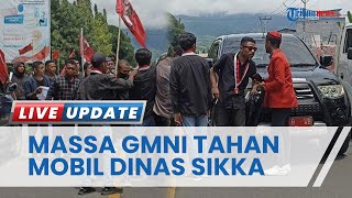 Demo GMNI di Sikka Ricuh, Massa Aksi Tahan Mobil Dinas Sikka, Tuntut Segera Selamatkan Transmigran