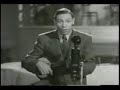 george formby opierając się na latarni