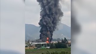 Grave incendio por la calle 80, vía Bogotá - Siberia