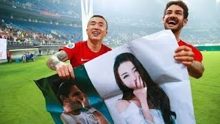 Alexander Pato held up an artist Dilraba Dilmurat's poster 😅 Dilireba.. Dilireba