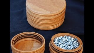 Wooden tin with threaded lid