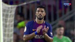 Chapecoense survivor Alan Ruschel receives standing ovation after being subbed off vs. Barcelona