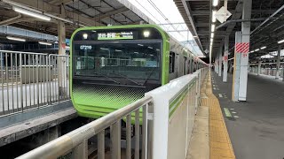 山手線E235系0番台ﾄｳ02編成　渋谷新宿方面行きとして品川駅を発車するシーン