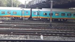 22887 Howrah Yesvantpur Humsafar Exp, Dept Howrah Station